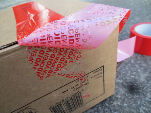 Pakketape som avslører at tape har vært løsnet/ fjernet.